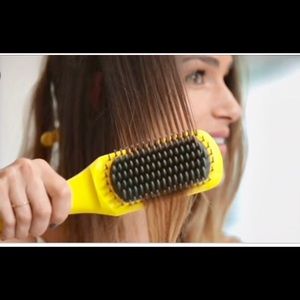 Drybar The Brush Crush Heated Straightening Brush